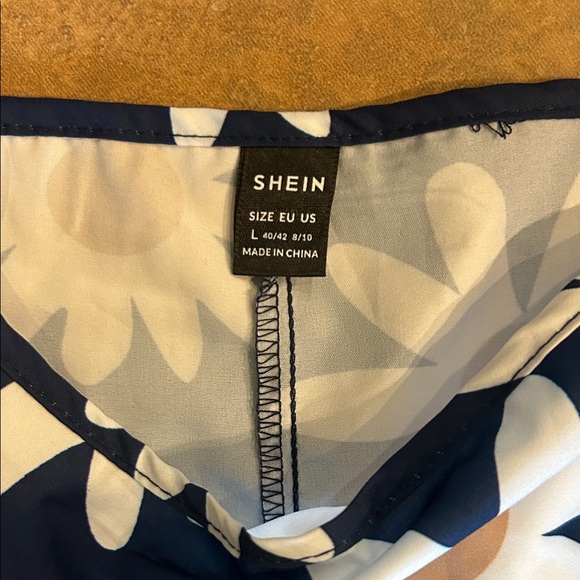 Floral Jumpsuit with Daisy Print - Picture 3 of 4